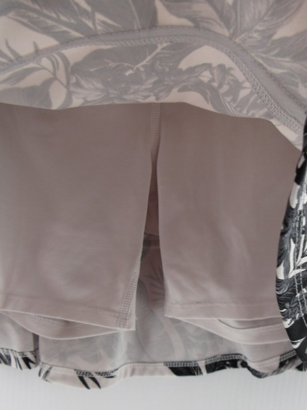 Tommy Bahama Skirt XS White Active Skort A-Line Golf Tennis Floral - Picture 7 of 9
